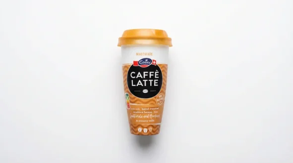 samsa-ai-emmi-caffe-latte-macchiato-cup-white-background-product-shot